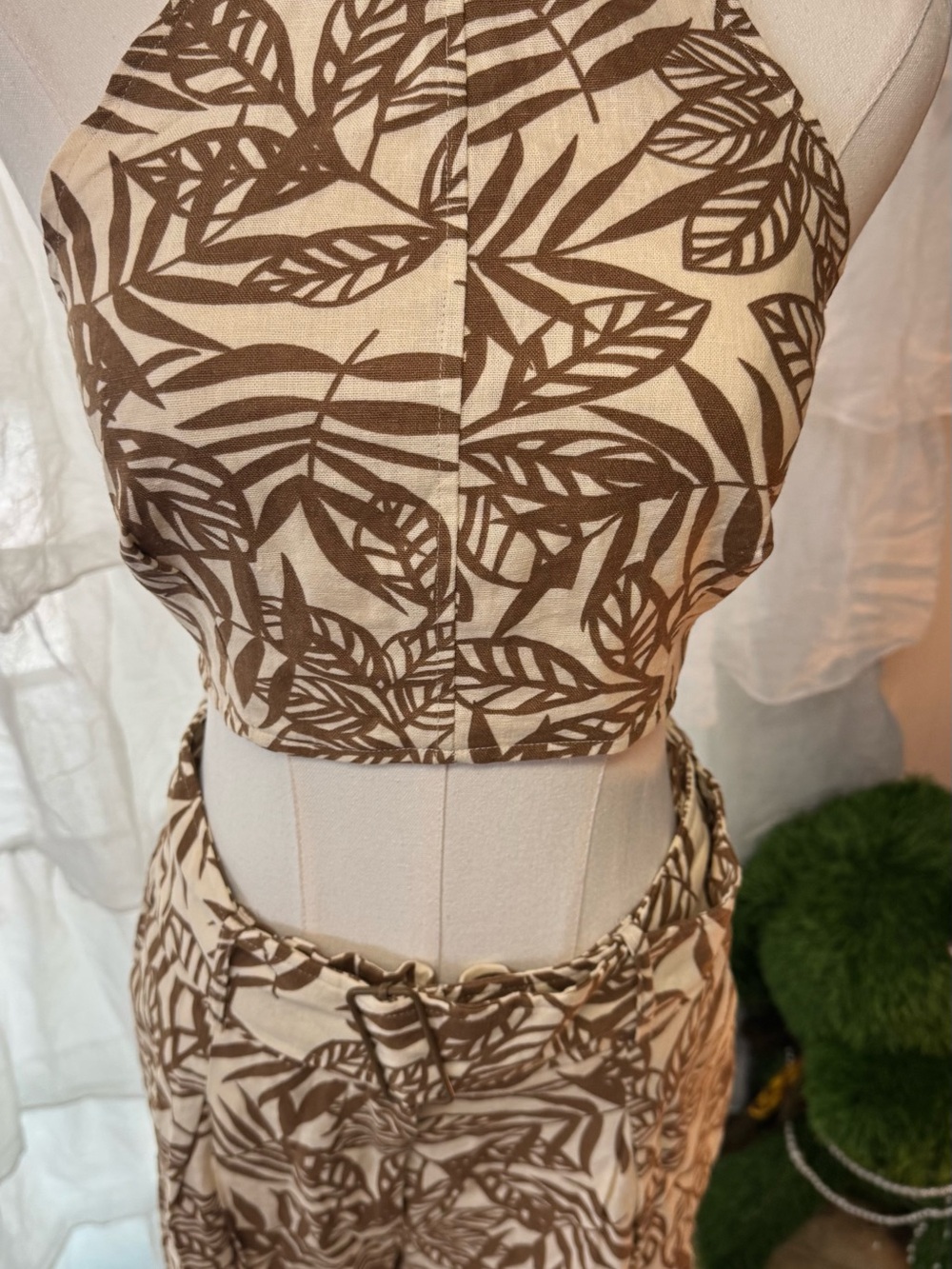 House of Harlow 1960 Beige and Brown Leaf Print Wide Leg Pants & Top Set - Picture 9 of 14